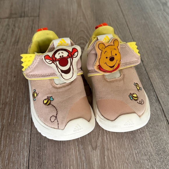 Adidas x Disney collab - Winnie the Pooh and Tigger - Picture 2 of 5